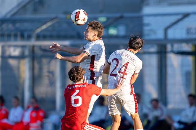 Loris Husic 8 FC Augsburg II, header, David Michael Santos Daiber 6 FC Bayern Munich Amateurs, David Jonathas 24 FC Augsburg II, FC Bayern II vs. FC Augsburg II, Soccer, Bavarian Regional League, Matchday 9, September 15, 2026. DFB regulations prohibit any use of photographs as image sequences and or quasi-video. Munich, Bavaria, Germany Copyright: xkolbert-press UlrichxGamelx