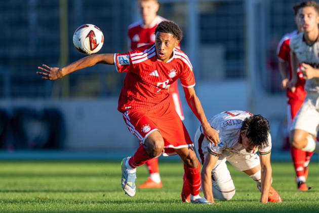 Cassiano Tomas Kiala 4, FC Bayern Munich Amateurs; Aris Malaj 11, FC Augsburg II; FC Bayern II vs. FC Augsburg II, Soccer, Bavarian Regional League, Matchday 9, September 15, 2026. DFB regulations prohibit any use of photographs as image sequences and or quasi-video. Munich, Bavaria, Germany Copyright: xkolbert-press UlrichxGamelx