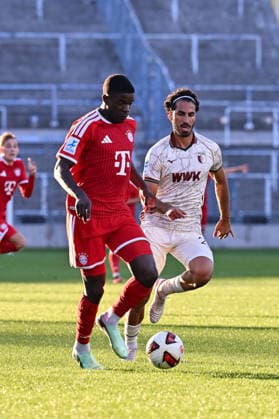 Bavarian Regional League: FC Bayern Munich II vs. FC Augsburg II, September 15, 2026, MUNICH, GERMANY September 15, in a matchup between Bastian ASSOMO of FC Bayern Munich II (No. 9) and Nick RASOULINA of FC Augsburg II (No. 21) during the Bavarian Regional League match between the FC Bayern amateurs and FC Augsburg II on Matchday 9 at Grünwalder Stadium Copyright: xBEAUTIFULxSPORTS Goldbergx