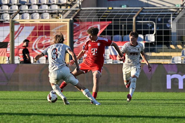 Bavarian Regional League FC Bayern Munich II FC Augsburg II September 15, 2026 MUNICH, GERMANY September 15 in the match between David LICHTENSTEIGER (FC Augsburg II 3), Matous SRB FC Bayern Munich II 11 and Felix GUHA FC Augsburg II 13 during the Bavarian Regional League match between the FC Bayern reserves and FC Augsburg II on Matchday 9 at Grünwalder Stadium Copyright: xBEAUTIFULxSPORTS Goldbergx