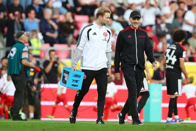 Football german 3. Liga Jahn Regensburg vs Fortuna Dusseldorf Coach of Fortuna Dusseldorf Alexander Ende ( R ) enter on the pitch during the 3. Liga football match between Jahn Regensburg and Fortuna Dusseldorf at Jahn Stadium in Regensburg , Bayern , Germany . September 15th , 2026 Copyright: xDavidexEliasx