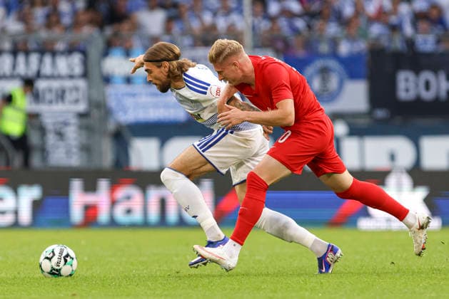 Joshua Bitter of MSV Duisburg and Kevin Schumacher of TSV Havelse battle for the ball during the 3. Liga match between MSV Duisburg and TSV Havelse at the Schauinsland Reisen Arena on September 15, 2026, in Duisburg, Germany. Photo by Oliver Kaelke, DeFodi Images. Joshua Bitter of MSV Duisburg and Kevin Schumacher of TSV Havelse battle for the ball during the 3. Liga match between MSV Duisburg and TSV Havelse at Schauinsland Reisen Arena on September 15, 2026 in Duisburg, Germany. Photo by Oliver Kaelke, DeFodi Images. DFB and DFL regulations prohibit any use of photographs as image sequences and or quasi-video. Photo by Oliver Kaelke, DeFodi Images.