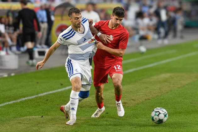 From left in a one-on-one duel: Max Besuschkow (Duisburg) 17, Eryk Grzywacz (Havelse) 12, 09 15 2026 ¢ Soccer ¢ MSV Duisburg vs. TSV Havelse, Schauinsland Reisen Arena, Duisburg, DFB and DFL regulations prohibit any use of photographs as image sequences and or quasi-video. NRW, Germany Copyright: xpepphotox xSaschaxWeizx pep00321, pep_20260915_hm