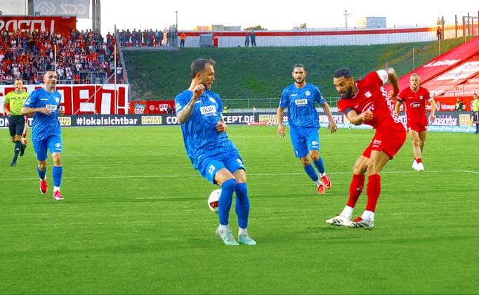 Joshua Putze of Zwickau scored; on the left, Tim Rieder of Altglienicke. Northeast Regional League 2026–27: FSV Zwickau vs. VSG Altglienicke on September 15, 2026. FSV Zwickau vs. VSG Altglienicke