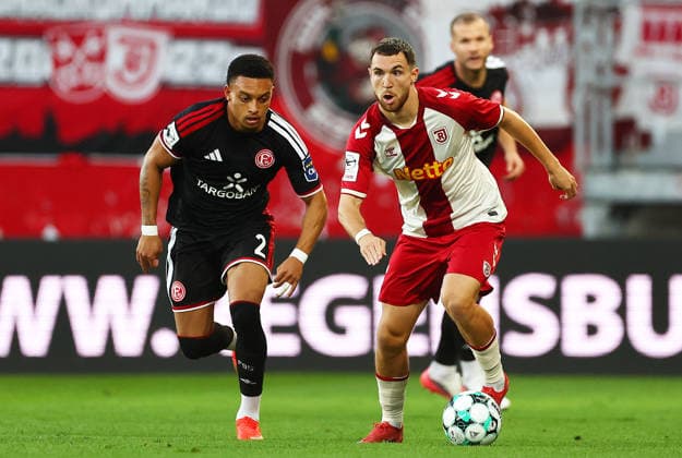 September 15, 2026, Regensburg, Bayern, Germany: Heintz Dominique of Fortuna Dusseldorf ( L ) and Schonfelder Oscar of Regensburg ( R ) fight for the ball during the 3. Liga football match between Jahn Regensburg and Fortuna Dusseldorf at Jahn Stadium in Regensburg , Bayern , Germany . September 15th , 2026 Football German 3. Liga Jahn Regensburg Vs Fortuna Dusseldorf  - ZUMAe140 20260915_zip_e140_033 Copyright: xDavidexEliasx