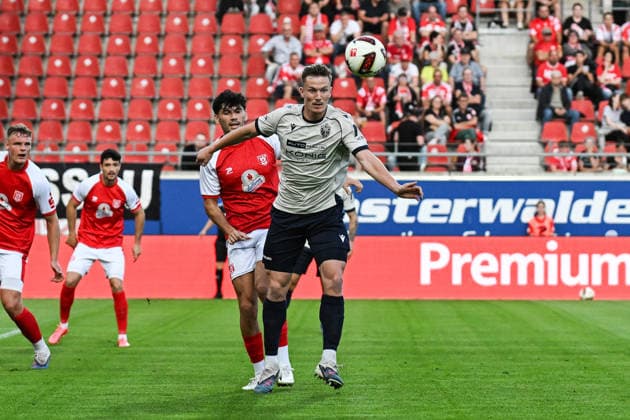 Soccer I Men s I 2026–2027 Season I Regionalliga I Matchday 9 I Hallescher FC vs. FC Carl Zeiss Jena I September 15, 2026: Tackle between Burim Halili (5, Hallescher FC) and Luca Wollschläger (11, FC Carl Zeiss Jena, Halle, Saale, Leuna, Chemie Stadium, Saxony-Anhalt, Germany Copyright: xLobeca InesxHähnelx