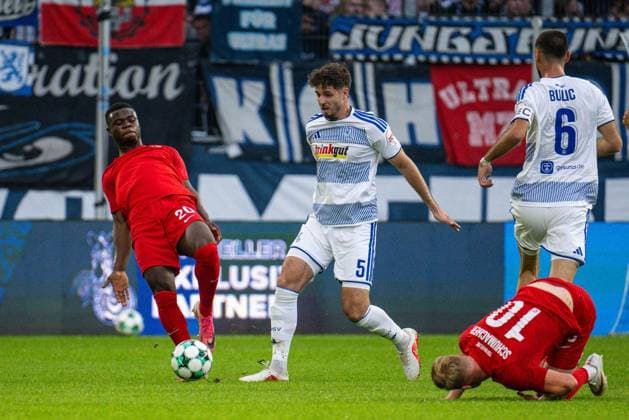 3rd Division: MSV Duisburg vs. TSV Havelse ** FOR EDITORIAL USE ONLY ** EDITORIAL USE ONLY ** p Soccer 3rd Division MSV Duisburg vs. TSV Havelse on September 15, 2026, at the Schauinsland Reisen Arena in Duisburg Alexander Guiddir (Havelse, left), Tobias Fleckstein (Duisburg, right), Duisburg Copyright JakobxKlos Copyright: JakobxKlos doc87m5xnqkhehzd8rd1uge ,EDITORIAL USE ONLY Copyright: JakobxKlos