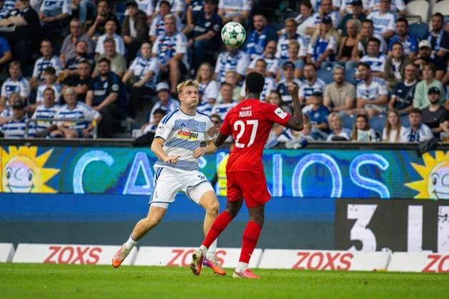 3rd Division: MSV Duisburg vs. TSV Havelse ** FOR EDITORIAL USE ONLY ** EDITORIAL USE ONLY ** p Soccer 3rd Division MSV Duisburg TSV Havelse on September 15, 2026, at the Schauinsland Reisen Arena in Duisburg Peter Remmert (Duisburg, left), Donald Nduka (Havelse, right), Duisburg Copyright JakobxKlos Copyright: JakobxKlos doc87m5xo1ithd1ii1vg1njc ,EDITORIAL USE ONLY Copyright: JakobxKlos