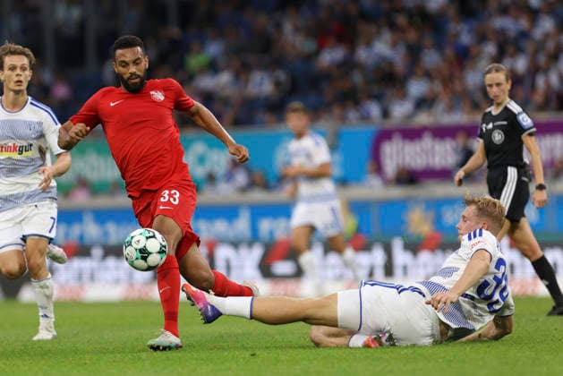 Jesse Tugbenyo of TSV Havelse and Peter Remmert of MSV Duisburg battle for the ball during the 3. Liga match between MSV Duisburg and TSV Havelse at the Schauinsland Reisen Arena on September 15, 2026, in Duisburg, Germany. Photo by Oliver Kaelke, DeFodi Images. Jesse Tugbenyo of TSV Havelse and Peter Remmert of MSV Duisburg battle for the ball during the 3. Liga match between MSV Duisburg and TSV Havelse at Schauinsland Reisen Arena on September 15, 2026 in Duisburg, Germany. Photo by Oliver Kaelke, DeFodi Images. DFB and DFL regulations prohibit any use of photographs as image sequences and or quasi-video. Photo by Oliver Kaelke, DeFodi Images.