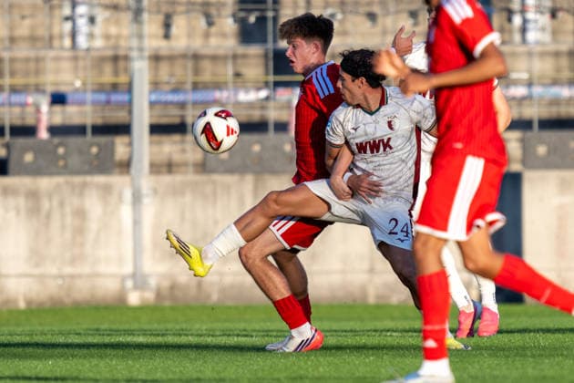 Matous Srb 11 FC Bayern Munich Amateurs, David Jonathas 24 FC Augsburg II, FC Bayern II vs. FC Augsburg II, Soccer, Bavarian Regional League, Matchday 9, September 15, 2026. DFB regulations prohibit any use of photographs as image sequences and or quasi-video. Munich, Bavaria, Germany Copyright: xkolbert-press UlrichxGamelx