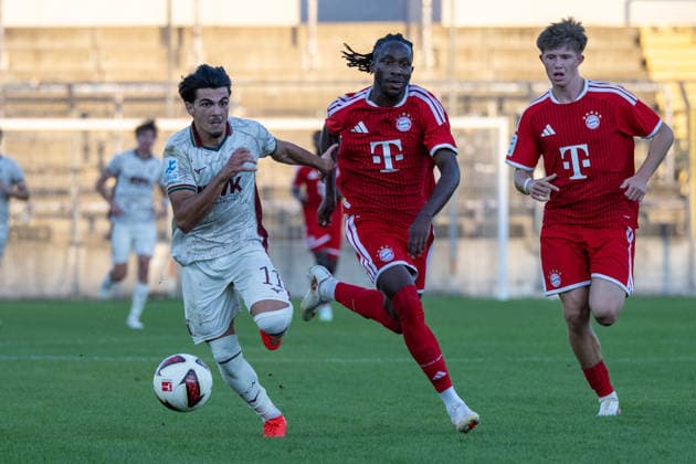 Aris Malaj 11 FC Augsburg II, Richard Ajavi 3 FC Bayern Munich Amateurs, Matous Srb 11 FC Bayern Munich Amateurs, FC Bayern II vs. FC Augsburg II, Soccer, Bavarian Regional League, Matchday 9, September 15, 2026. DFB regulations prohibit any use of photographs as image sequences and or quasi-video. Munich, Bavaria, Germany Copyright: xkolbert-press UlrichxGamelx