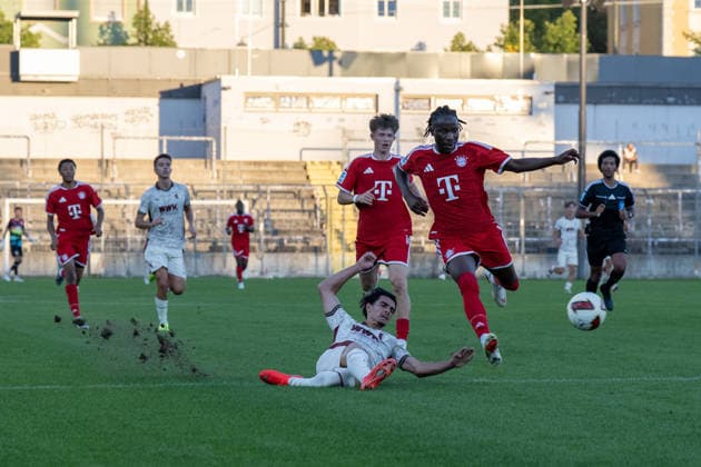 Aris Malaj 11 FC Augsburg II, Richard Ajavi 3 FC Bayern Munich Amateurs, Matous Srb 11 FC Bayern Munich Amateurs, FC Bayern II vs. FC Augsburg II, Soccer, Bavarian Regional League, Matchday 9, September 15, 2026. DFB regulations prohibit any use of photographs as image sequences and or quasi-video. Munich, Bavaria, Germany Copyright: xkolbert-press UlrichxGamelx