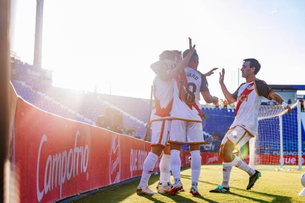 Rayo Vallecano vs RCD Espanyol - LaLiga EA Sports - 15 09 2026 Adria Pedrosa of Rayo Vallecano celebrating his goal with his teammates during the LaLiga EA Sports match between Rayo Vallecano and RCD Espanyol at Onetime Butarque Stadium on September 15, 2026 in Madrid, Spain. Madrid Spain Copyright: xMarinaxFrutos PGSxPhotoxAgencyx