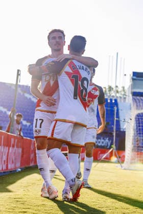 Rayo Vallecano vs RCD Espanyol - LaLiga EA Sports - 15 09 2026 Adria Pedrosa of Rayo Vallecano celebrating his goal with his teammates during the LaLiga EA Sports match between Rayo Vallecano and RCD Espanyol at Onetime Butarque Stadium on September 15, 2026 in Madrid, Spain. Madrid Spain Copyright: xMarinaxFrutos PGSxPhotoxAgencyx