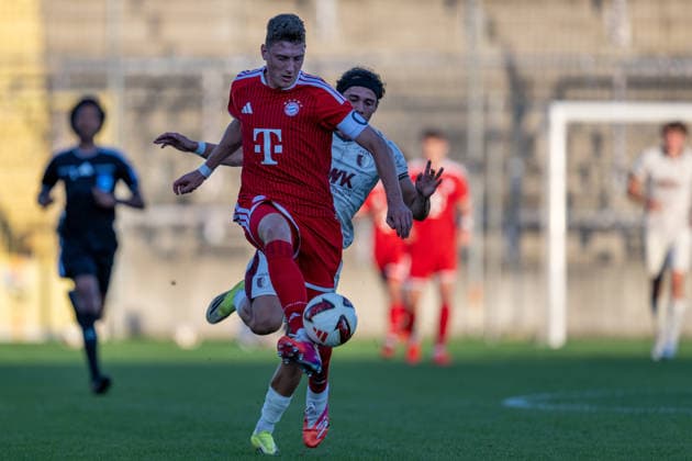 David Heindl 5 FC Bayern Munich Amateurs, David Jonathas 24, FC Augsburg II; FC Bayern II vs. FC Augsburg II, Soccer, Bavarian Regional League, Matchday 9, September 15, 2026. DFB regulations prohibit any use of photographs as image sequences and or quasi-video. Munich, Bavaria, Germany Copyright: xkolbert-press UlrichxGamelx