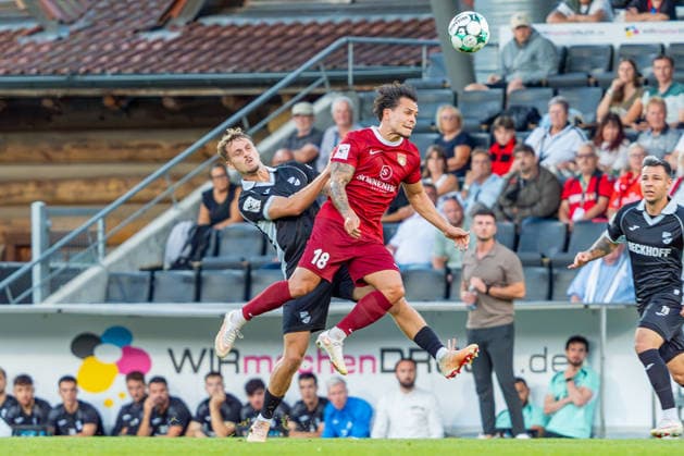 3rd Division: SG Sonnenhof Großaspach vs. Sportclub Verl, September 15, 2026, Aspach, GERMANY September 15, 2026 Niklas Pollex of SG Sonnenhof Großaspach, 18, in a header duel during the match between SG Sonnenhof Großaspach and Sportclub Verl on Matchday 6 of the 3. Liga at the WIRmachenDRUCK Arena Copyright: xBEAUTIFULxSPORTS Steinx
