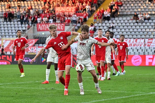 Bavarian Regional League FC Bayern Munich II FC Augsburg II September 15, 2026 MUNICH, GERMANY September 15 at the Anton HEINZ FC Bayern Munich II 10 and Johannes RUF FC Augsburg II 18 during the Bavarian Regional League match between the FC Bayern amateurs and FC Augsburg II on Matchday 9 at Grünwalder Stadium Copyright: xBEAUTIFULxSPORTS Goldbergx