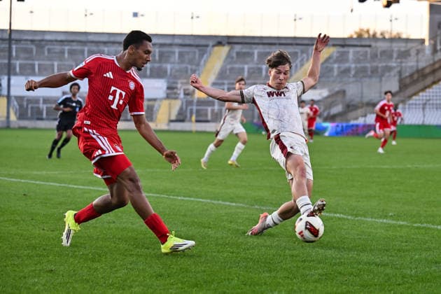 Bavarian Regional League: FC Bayern Munich II vs. FC Augsburg II, September 15, 2026, MUNICH, GERMANY September 15: Vincent MANUBA of FC Bayern Munich II (2) and David LICHTENSTEIGER of FC Augsburg II (3) face off during the Bavarian Regional League match between the FC Bayern amateurs and FC Augsburg II on Matchday 9 at Grünwalder Stadium Copyright: xBEAUTIFULxSPORTS Goldbergx