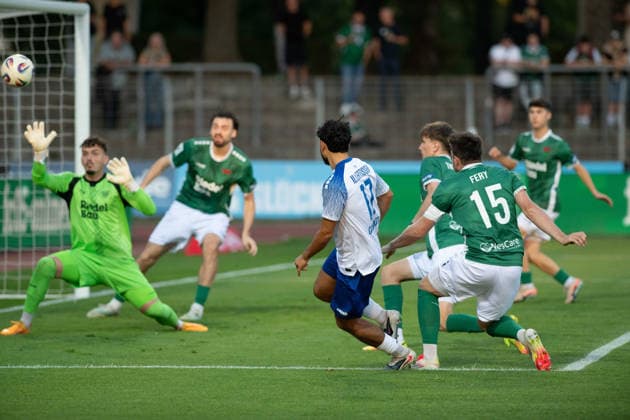 1. FC 1905 Schweinfurt vs. FV Illertissen, Sachs-Stadion Football, Regionalliga Bayern 1. FC 1905 Schweinfurt vs. FV Illertissen 15 Sep 2026 Sachs-Stadion , Schweinfurt, Germany Image: Nino Cassaniti (FVI) with a shot on goal GK Jan Mött (FC05) in goal as Kevin Fery (FC05) defends. DFL REGULATIONS PROHIBIT ANY USE OF PHOTOGRAPHS AS IMAGE SEQUENCES AND OR QUASI-VIDEO Copyright: xPresseFotoxEvansx