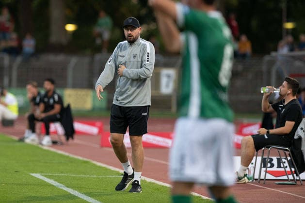 1. FC 1905 Schweinfurt vs. FV Illertissen, Sachs-Stadion Football, Regionalliga Bayern 1. FC 1905 Schweinfurt vs. FV Illertissen 15 Sep 2026 Sachs-Stadion , Schweinfurt, Germany Image: Trainer Jen Gernlein (FC05) in the coaching zone. DFL REGULATIONS PROHIBIT ANY USE OF PHOTOGRAPHS AS IMAGE SEQUENCES AND OR QUASI-VIDEO Copyright: xPresseFotoxEvansx