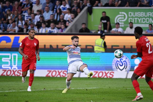 Can Coskun of MSV Duisburg (midfielder) narrowly misses with this shot on September 15, 2026, Soccer, 3rd Division, 2026–27 season, Matchday 6, MSV Duisburg vs. TSV Havelse. DFB regulations prohibit any use of photographs as image sequences and or quasi-video. Duisburg, Schauinsland Reisen Arena, North Rhine-Westphalia, Germany Team2