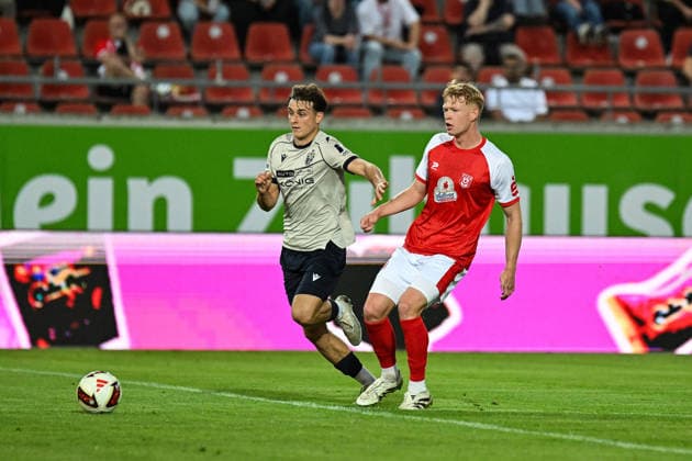 Soccer I Men s I 2026–2027 Season I Regionalliga I Matchday 9 I Hallescher FC vs. FC Carl Zeiss Jena I September 15, 2026 Jannes Werner 24, FC Carl Zeiss Jena, Lennard Becker 25, Hallescher FC, Halle (Saale), Leuna Chemie Stadium, Saxony-Anhalt, Germany Copyright: xLobeca InesxHähnelx