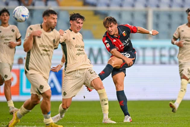 GenoaÕs Lorenzo Colombo makes an attempt to score during the Italian Cup soccer match between Genoa and Sudtirol at the Luigi Ferraris Stadium in Genoa, Italy - Tuesday, September 15, 2026. - Soccer .  Copyright: xTanoxPecoraro LaPressex