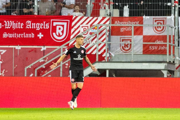 September 15, 2026, Soccer, GER, Season, 3rd Division, 2026–2027 Season, Matchday 6, SSV Jahn Regensburg vs. Fortuna Düsseldorf: Celebrations after the 1–1 draw by Erik Wekesser, Düsseldorf. DFL REGULATIONS PROHIBIT ANY USE OF PHOTOGRAPHS AS IMAGE SEQUENCES AND OR QUASI-VIDEO