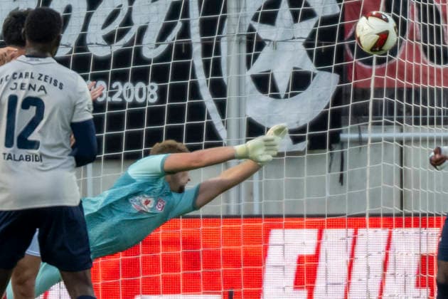 Regionalliga Northeast, Season 26-27: Hallescher FC vs. FC Carl Zeiss Jena, Halle, Germany, September 15, 2026. Pictured: Goalie Luca Bendel at the Halle-Saale Leuna Chemie Stadium, Saxony-Anhalt, Germany