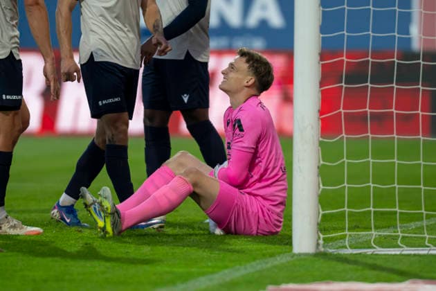 Regionalliga Northeast, Season 26–27: Hallescher FC vs. FC Carl Zeiss Jena, Halle, Germany, September 15, 2026. Pictured: Jena goalkeeper Marius Liesegang, injured; injury, pain; Halle Saale Leuna Chemie Stadium, Saxony-Anhalt, Germany