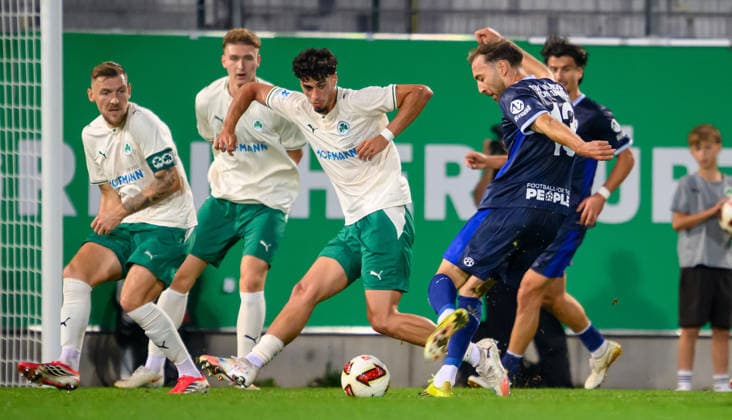 September 15, 2025 Soccer Season 2025–2026 Bavarian Regional League Matchday 09 SpVgg Greuther Fürth Fürth II U23 Kleeblatt TSV 1860 Munich Löwen xwoxzix (from left) Yannick Scholz 14, SpVgg Greuther Fürth II Elias Benkara 15, SpVgg Greuther Fürth II Omar Abdel Mageed 6, SpVgg Greuther Fürth II Michael Eberwein 13, TSV 1860 Munich