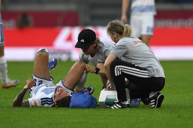 Joshua Bitter, MSV Duisburg, 29, requires medical attention early in the game GER, MSV Duisburg vs. TSV Havelse 1912, Soccer, 3rd Division, Matchday 6, 2026–2027 Season, September 15, 2026 DFL DFB regulations prohibit any use of photographs as image sequences and or quasi-video GER, MSV Duisburg vs. TSV Havelse 1912, Soccer, 3rd Division, Matchday 6, 2026–2027 Season, September 15, 2026, Duisburg Copyright: xEibner-Pressefoto ThomasxThienelx EP_TTL
