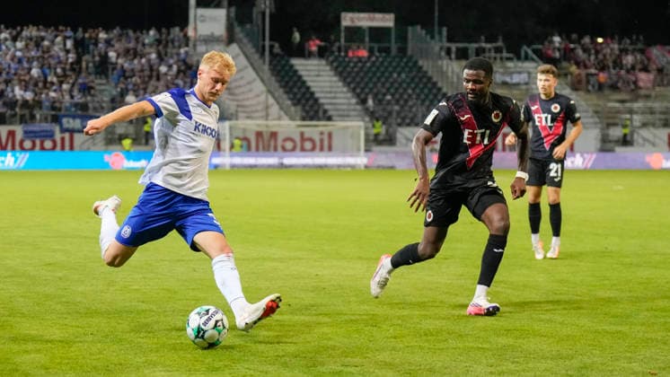 September 15, 2026, Hänsch Arena, Meppen, GER, 3rd Division, Matchday 6: SV Meppen vs. Viktoria Köln, Luca Prasse (SV Meppen) 31 vs. Verthomy Boboy (Viktoria Köln) 22. DFL regulations prohibit any use of photographs as image sequences and or quasi-video. Meppen, Lower Saxony, Hänsch Arena
