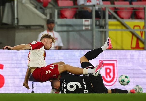 Football german 3. Liga Jahn Regensburg vs Fortuna Dusseldorf Karbstein Malte of Regensburg ( L ) and Hottmann Eric of Fortuna Dusseldorf ( R ) fight for the ball during the 3. Liga football match between Jahn Regensburg and Fortuna Dusseldorf at Jahn Stadium in Regensburg , Bayern , Germany . September 15th , 2026 Copyright: xDavidexEliasx