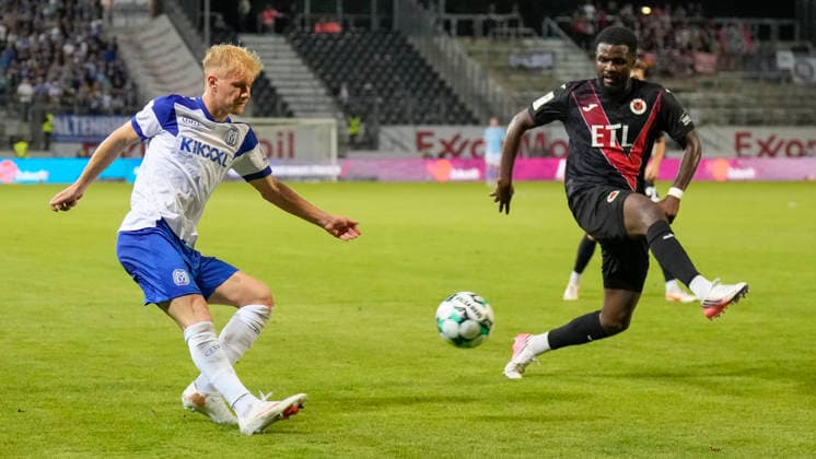 September 15, 2026, Hänsch Arena, Meppen, GER, 3rd Division, Matchday 6: SV Meppen vs. Viktoria Köln, Luca Prasse (SV Meppen) 31 vs. Verthomy Boboy (Viktoria Köln) 22. DFL regulations prohibit any use of photographs as image sequences and or quasi-video. Meppen, Lower Saxony, Hänsch Arena