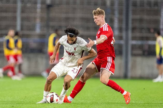 Nick Rasoulinia 21, FC Augsburg II; Anton Heinz 10, FC Bayern Munich Amateurs; FC Bayern II vs. FC Augsburg II, Soccer, Bavarian Regional League, Matchday 9, September 15, 2026. DFB regulations prohibit any use of photographs as image sequences and or quasi-video. Munich, Bavaria, Germany Copyright: xkolbert-press UlrichxGamelx
