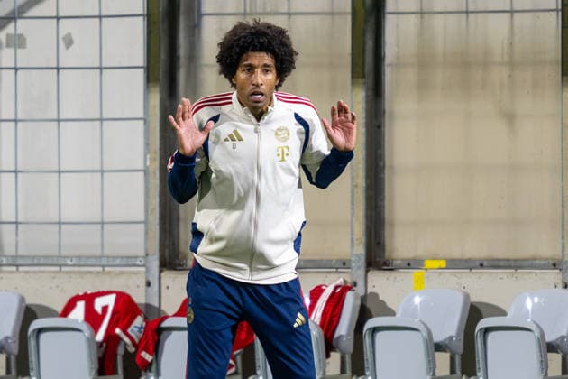 Head Coach Dante Bonfim Costa Santos of FC Bayern Munich Amateurs was shocked, FC Bayern II vs. FC Augsburg II, Soccer, Bavarian Regional League, Matchday 9, September 15, 2026. DFB regulations prohibit any use of photographs as image sequences and or quasi-video. Munich, Bavaria, Germany Copyright: xkolbert-press UlrichxGamelx