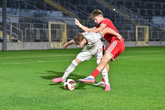 Bavarian Regional League: FC Bayern Munich II vs. FC Augsburg II, September 15, 2026, MUNICH, GERMANY September 15, featuring Felix GUHA (FC Augsburg II, No. 13) and Matous SRB (FC Bayern Munich II, No. 11) during the Bavarian Regional League match between the FC Bayern amateurs and FC Augsburg II on Matchday 9 at Grünwalder Stadium Copyright: xBEAUTIFULxSPORTS Goldbergx