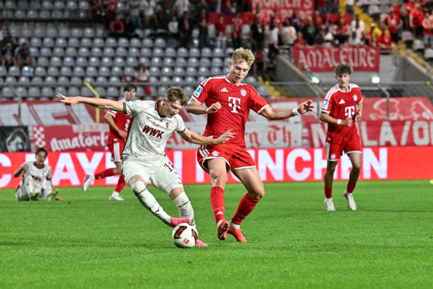 Bavarian Regional League: FC Bayern Munich II vs. FC Augsburg II, September 15, 2026, MUNICH, GERMANY September 15, in a showdown between Felix GUHA (FC Augsburg II, No. 13) and Anton HEINZ (FC Bayern Munich II, No. 10) during the Bavarian Regional League match between the FC Bayern amateurs and FC Augsburg II on Matchday 9 at Grünwalder Stadium Copyright: xBEAUTIFULxSPORTS Goldbergx