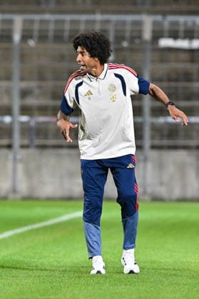 Bavarian Regional League FC Bayern Munich II FC Augsburg II September 15, 2026 MUNICH, GERMANY September 15: Pictured here is a visibly dissatisfied DANTE Bonfim Costa Santos, head coach of FC Bayern Munich II, during the Bavarian Regional League match between FC Bayern’s amateurs and FC Augsburg II on Matchday 9 at Grünwalder Stadium Copyright: xBEAUTIFULxSPORTS Goldbergx