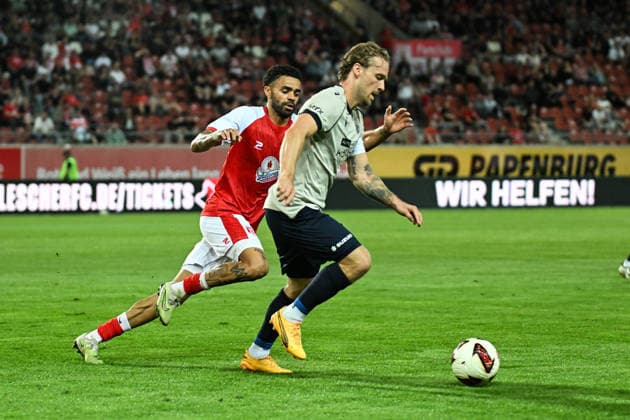 Soccer I Men s I 2026–2027 Season I Regionalliga I Matchday 9 I Hallescher FC vs. FC Carl Zeiss Jena I September 15, 2026 Stanley Ratifo, 30, Hallescher FC, and Nils Butzen, 26, FC Carl Zeiss Jena battle for the ball at the Halle Saale Leuna Chemie Stadium in Saxony-Anhalt, Germany Copyright: xLobeca InesxHähnelx