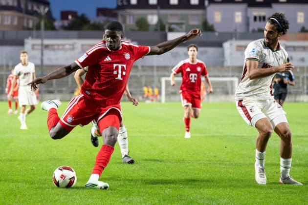 Cassiano Tomas Kiala 4 (FC Bayern Munich Amateurs), Nick Rasoulinia 21 (FC Augsburg II), FC Bayern II vs. FC Augsburg II, Soccer, Bavarian Regional League, Matchday 9, September 15, 2026. DFB regulations prohibit any use of photographs as image sequences and or quasi-video. Munich, Bavaria, Germany Copyright: xkolbert-press UlrichxGamelx