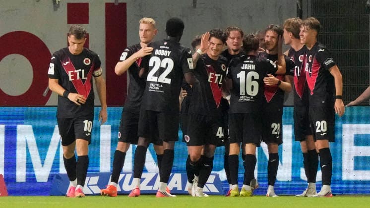 September 15, 2026, Hänsch Arena, Meppen, GER, 3rd Division, Matchday 6: SV Meppen vs. Viktoria Köln; Cologne celebrates the 0–2 victory. DFL REGULATIONS PROHIBIT ANY USE OF PHOTOGRAPHS AS IMAGE SEQUENCES AND OR QUASI-VIDEO. Meppen, Lower Saxony, Hänsch Arena