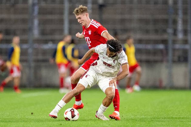 Anton Heinz 10, FC Bayern Munich Amateurs; Nick Rasoulinia 21, FC Augsburg II; FC Bayern II vs. FC Augsburg II, Soccer, Bavarian Regional League, Matchday 9, September 15, 2026. DFB regulations prohibit any use of photographs as image sequences and or quasi-video. Munich, Bavaria, Germany Copyright: xkolbert-press UlrichxGamelx