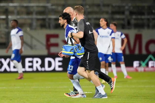 September 15, 2026, Hänsch Arena, Meppen, GER, 3rd Division, Matchday 6: SV Meppen vs. Viktoria Köln, Stefan Rankic of SV Meppen 33 leaves the field injured. DFL REGULATIONS PROHIBIT ANY USE OF PHOTOGRAPHS AS IMAGE SEQUENCES AND OR QUASI-VIDEO. Meppen, Lower Saxony, Hänsch Arena