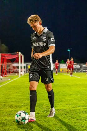 3rd Division: SG Sonnenhof Großaspach vs. Sportclub Verl, September 15, 2026, Aspach, GERMANY September 15, 2026 Bilal Yalcinkaya of Sportclub Verl, No. 10, running toward the corner flag during the match between SG Sonnenhof Großaspach and Sportclub Verl on Matchday 6 of the 3. Liga at the WIRmachenDRUCK Arena Copyright: xBEAUTIFULxSPORTS Steinx