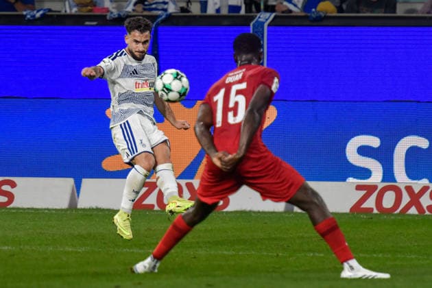 From left: Can Coskun (Duisburg 27) and Dennis Duah (Havelse 15) battling for the ball, September 9, 2026 ¢ Soccer ¢ MSV Duisburg vs. TSV Havelse, Schauinsland Reisen Arena, Duisburg, DFB and DFL regulations prohibit any use of photographs as image sequences and or quasi-video. NRW, Germany Copyright: xpepphotox xSaschaxWeizx pep00321, pep_20260915_hm