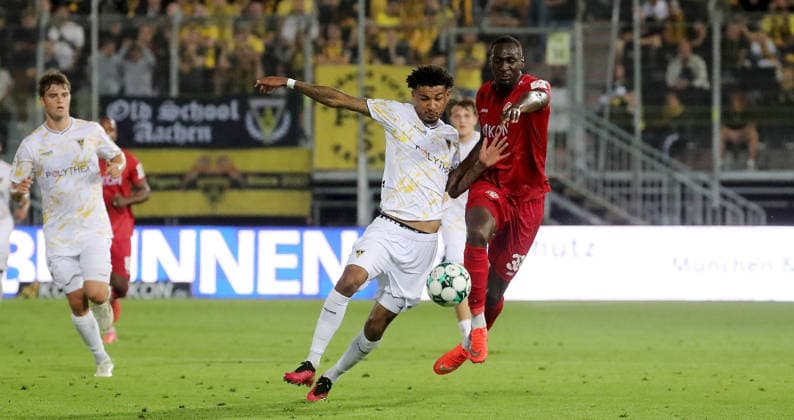 September 15, 2026, xfsx, Men s, Soccer, 2026–2027 Season, 3rd Division, Matchday 6: FC Würzburger Kickers vs. Alemannia Aachen; Joel da Silva Kiala (Alemannia Aachen), Tarsis Bonga (FC Würzburger Kickers); Würzburger Kickers; AKON ARENA; Bavaria, Germany