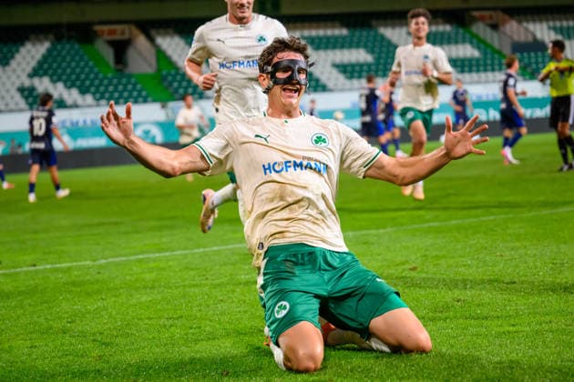 September 15, 2025 Soccer Season 2025–2026 Bavarian Regional League Matchday 09 SpVgg Greuther Fürth Fürth II U23 Kleeblatt TSV 1860 Munich Löwen xwoxzix Goal celebration Cheering Joy after a goal Shot on goal for the 1–1 equalizer by Jakob Engel at 35, SpVgg Greuther Fürth II