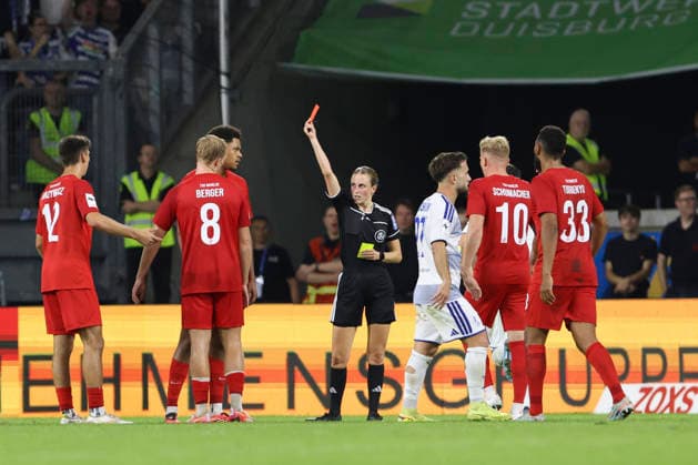 Yannick Mausehund of TSV Havelse receives a yellow-red card during the 3. Liga match between MSV Duisburg and TSV Havelse at the Schauinsland Reisen Arena on September 15, 2026, in Duisburg, Germany. Photo by Oliver Kaelke, DeFodi Images. Yannick Mausehund of TSV Havelse is sent off during the 3. Liga match between MSV Duisburg and TSV Havelse at Schauinsland Reisen Arena on September 15, 2026 in Duisburg, Germany. Photo by Oliver Kaelke, DeFodi Images. DFB and DFL regulations prohibit any use of photographs as image sequences and or quasi-video. Photo by Oliver Kaelke, DeFodi Images.
